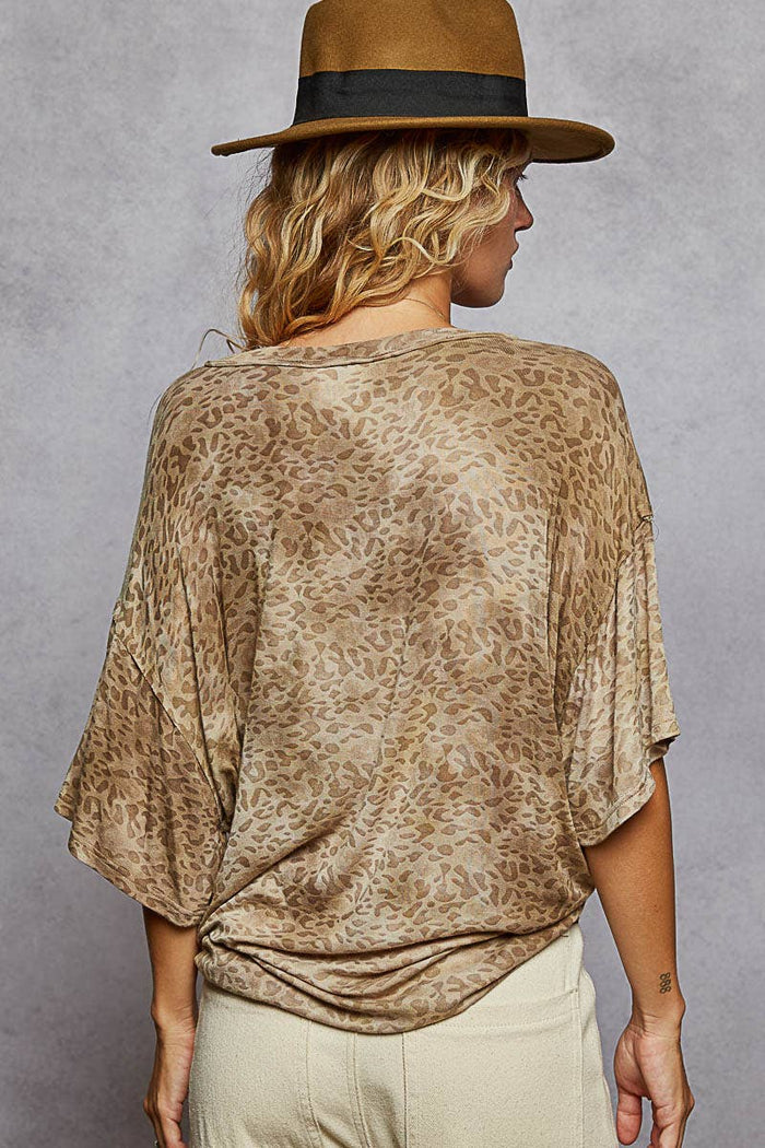 Amalie  V Neck Short Sleeve Leopard Printed Top