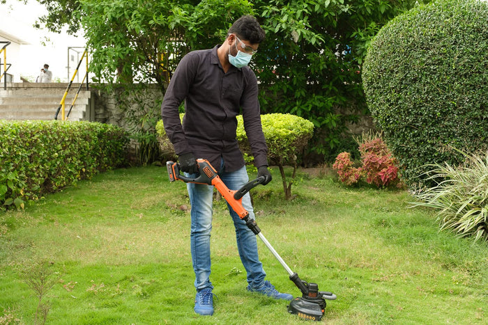 Black and Decker 18V Easy Feed String Cordless Grass Trimmer STC1820EPCF-B1