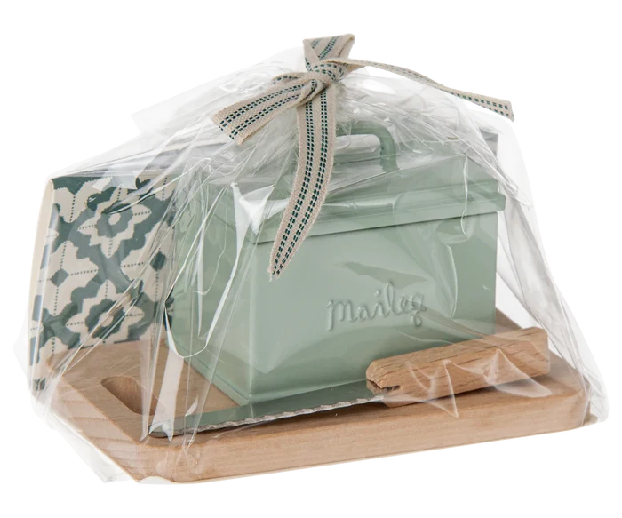 Bread box and Knife Set, Miniature