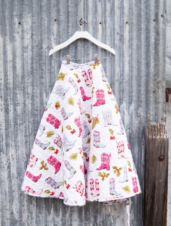 Daisy Boots Holly Pastel Quilted Tree Skirt