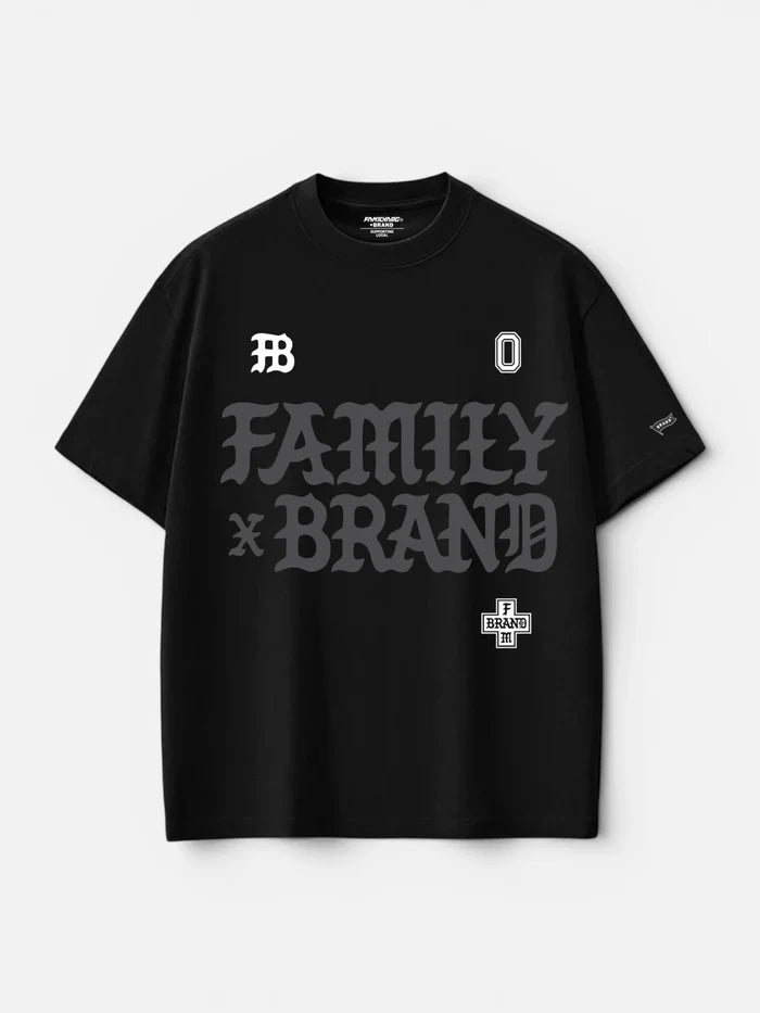 Remera Familyarg x Brand & Co Court Negro