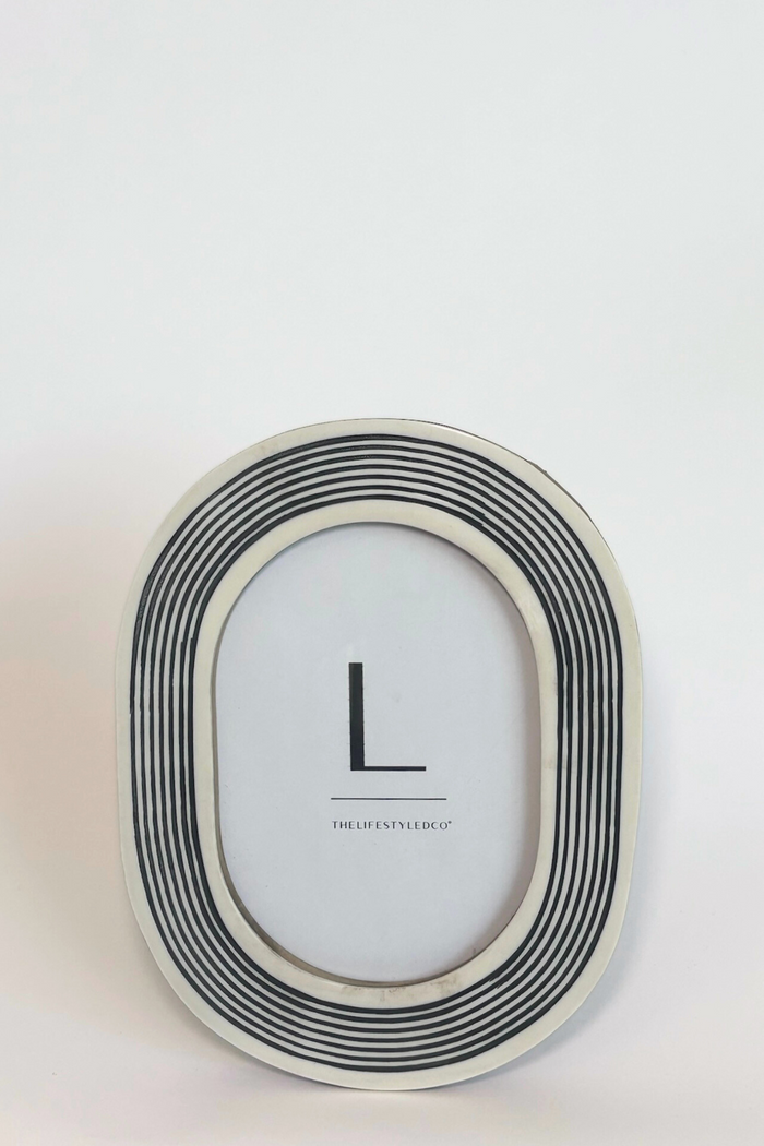 Russo Oval Etched Frame - 2 Sizes