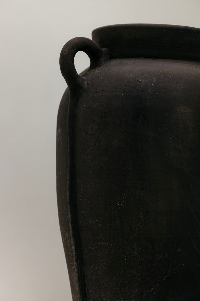 Villa Terracotta Vase - Natural Black