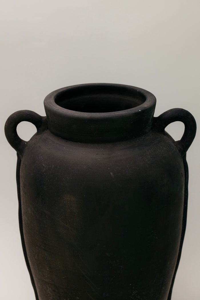 Villa Terracotta Vase - Natural Black